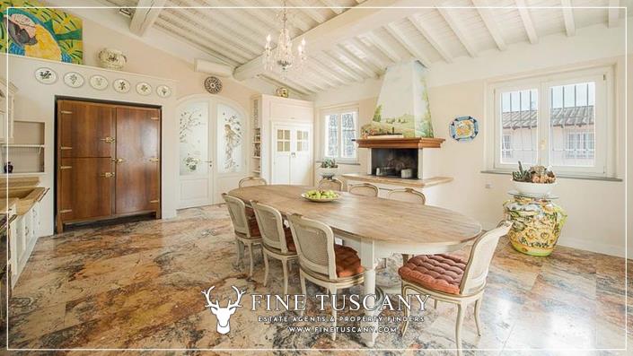 Image No.9-8 Bed Villa for sale