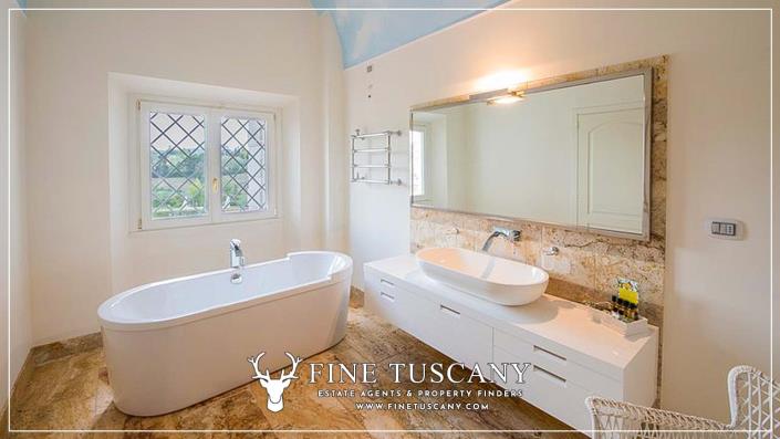 Image No.12-8 Bed Villa for sale