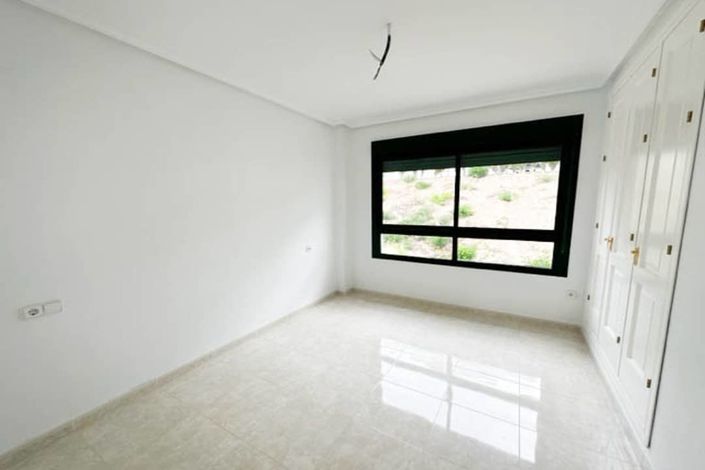 Image No.27-2 Bed Apartment for sale