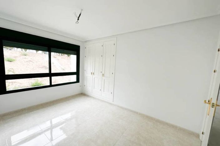 Image No.28-2 Bed Apartment for sale