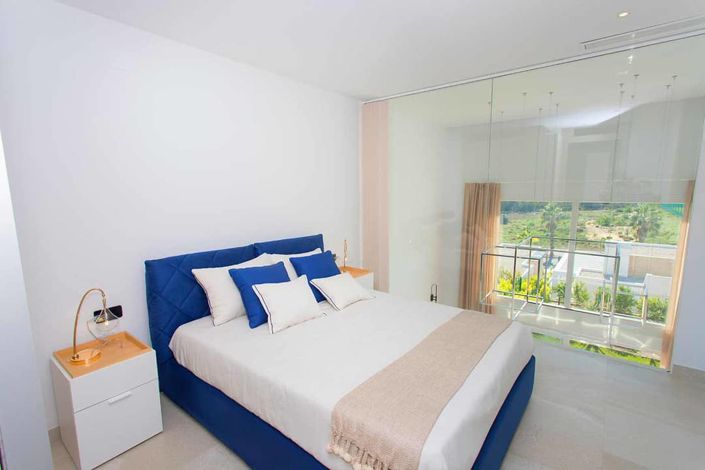 Image No.11-3 Bed Townhouse for sale