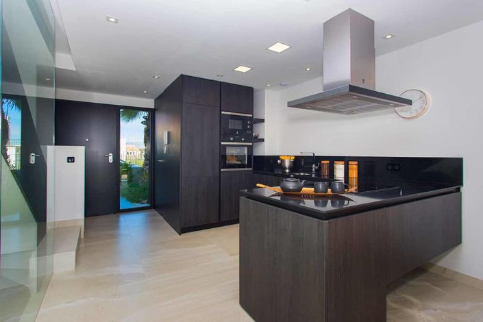 Image No.6-3 Bed Townhouse for sale