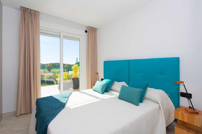 Image No.8-3 Bed Townhouse for sale