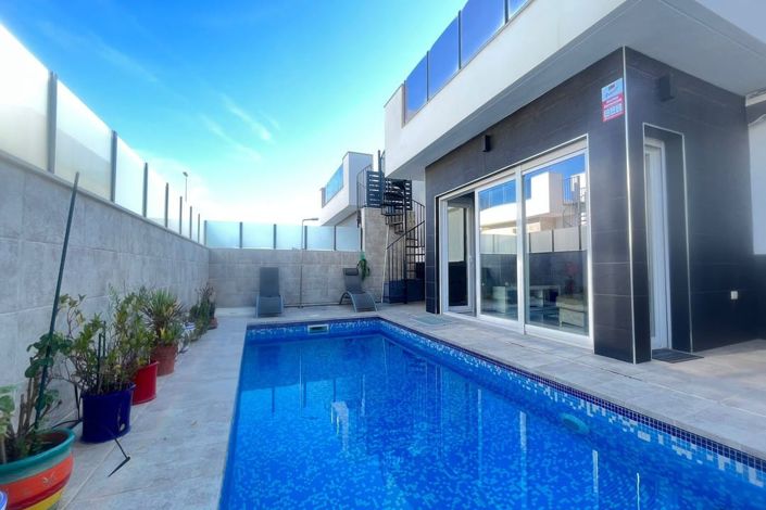 Image No.1-3 Bed Villa for sale