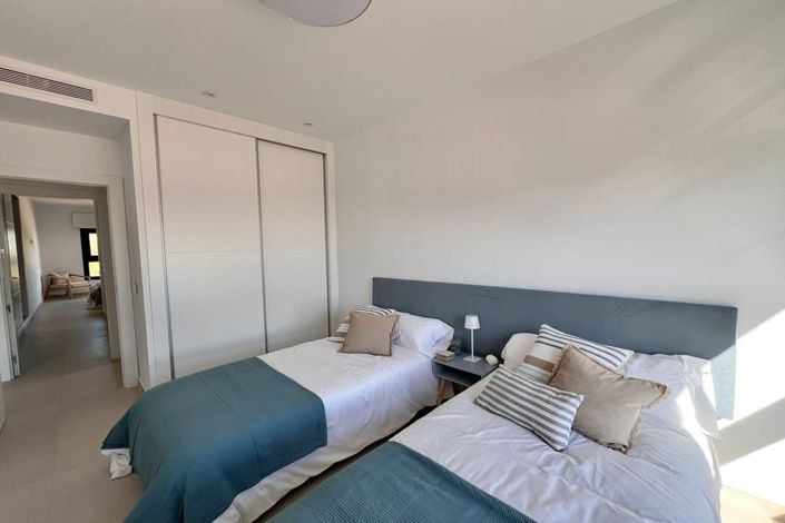 Image No.15-3 Bed Apartment for sale