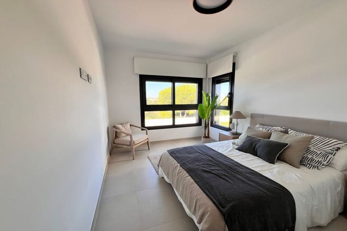 Image No.21-3 Bed Apartment for sale