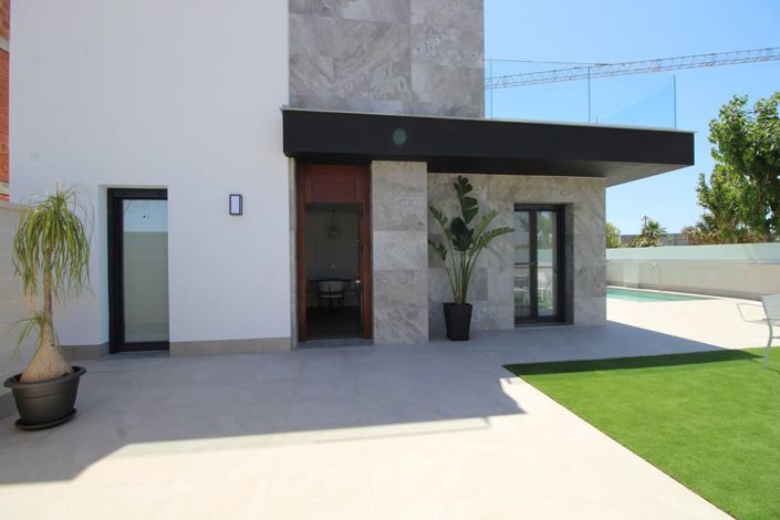 Image No.3-3 Bed Villa for sale