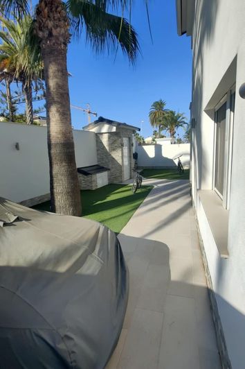 Image No.3-4 Bed Villa for sale