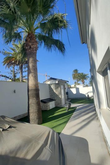 Image No.8-4 Bed Villa for sale