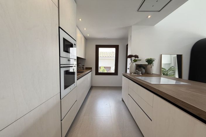 Image No.10-3 Bed Villa for sale