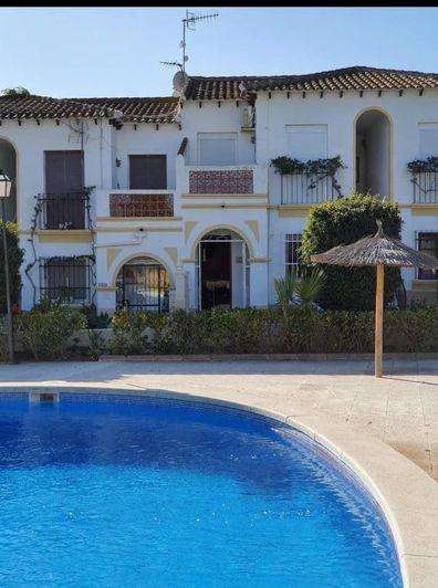 Image No.10-1 Bed Property for sale