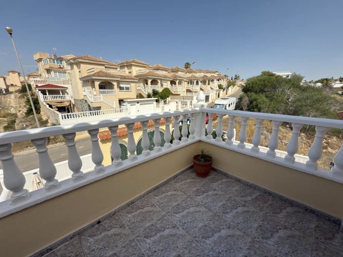 Image No.31-3 Bed Townhouse for sale