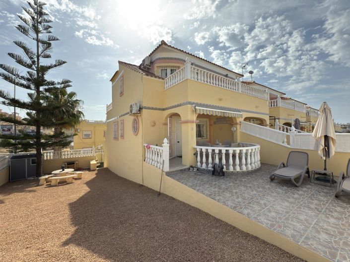 Image No.8-3 Bed Townhouse for sale