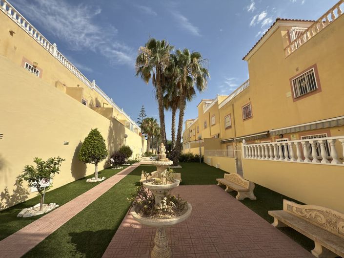 Image No.10-3 Bed Townhouse for sale