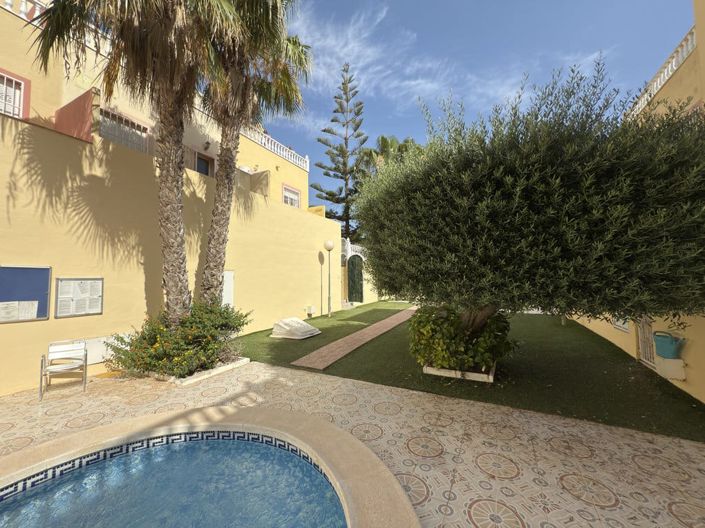 Image No.12-3 Bed Townhouse for sale