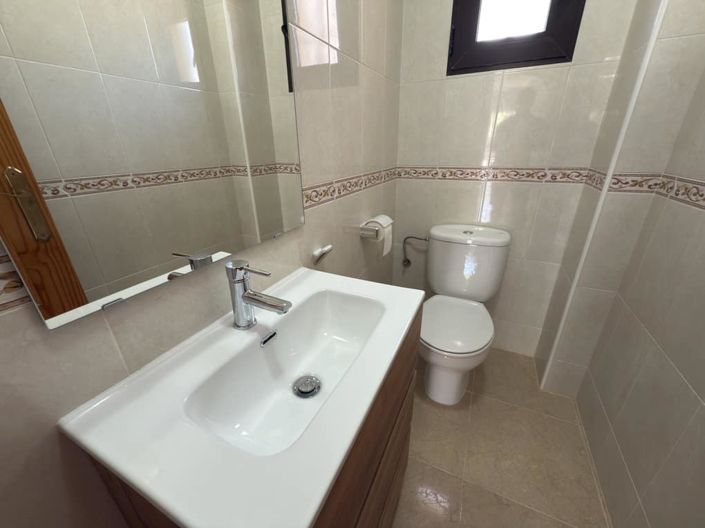 Image No.12-3 Bed Townhouse for sale