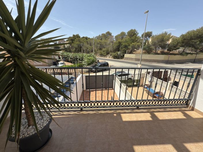 Image No.18-3 Bed Townhouse for sale