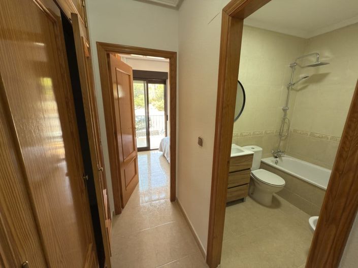 Image No.20-3 Bed Townhouse for sale