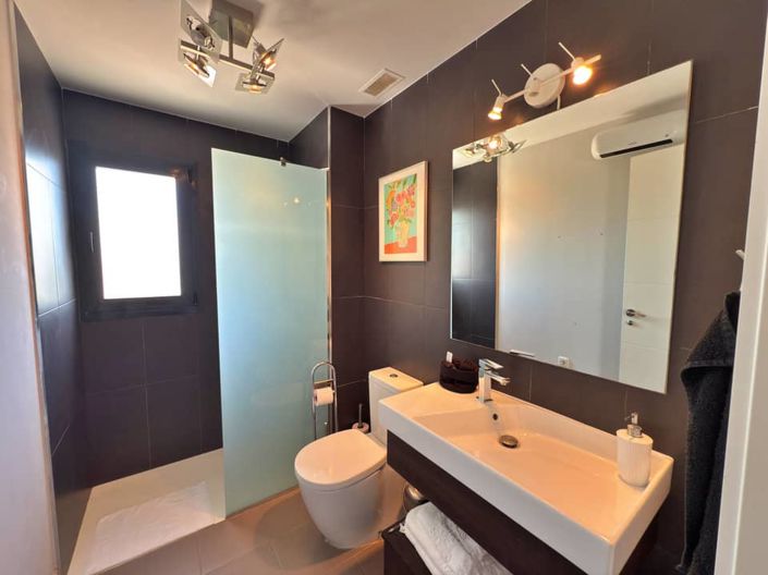 Image No.26-3 Bed Apartment for sale