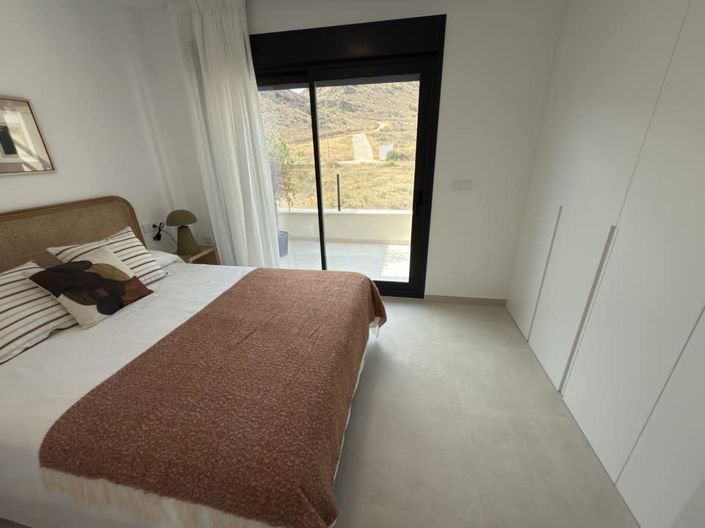 Image No.22-3 Bed Townhouse for sale