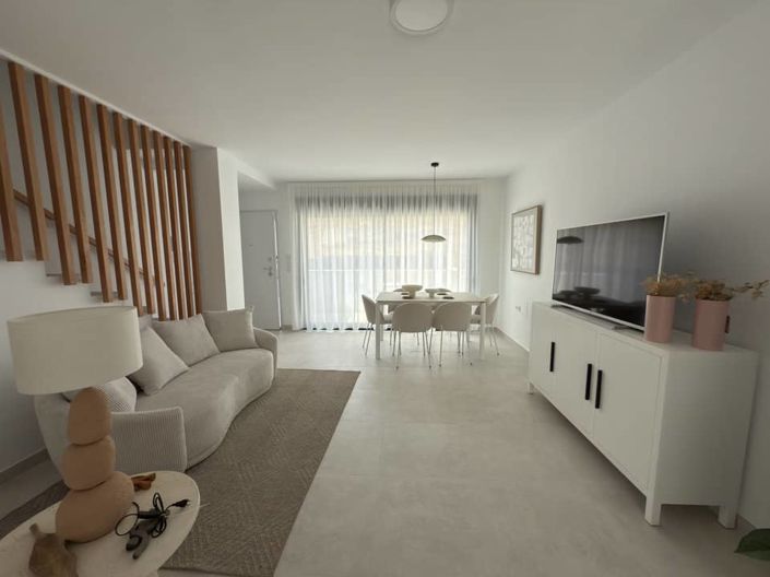 Image No.8-3 Bed Townhouse for sale