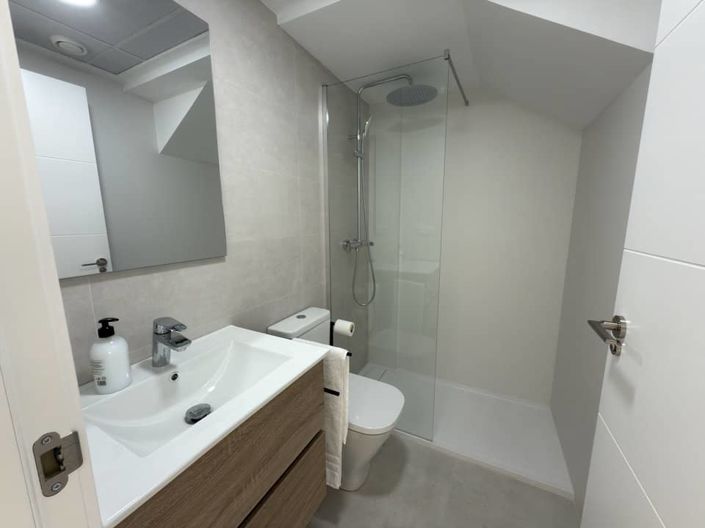 Image No.9-3 Bed Townhouse for sale