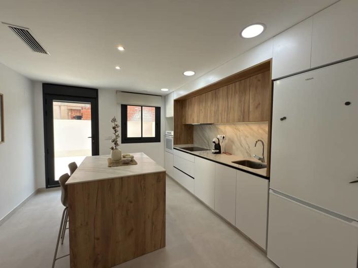 Image No.8-2 Bed Townhouse for sale