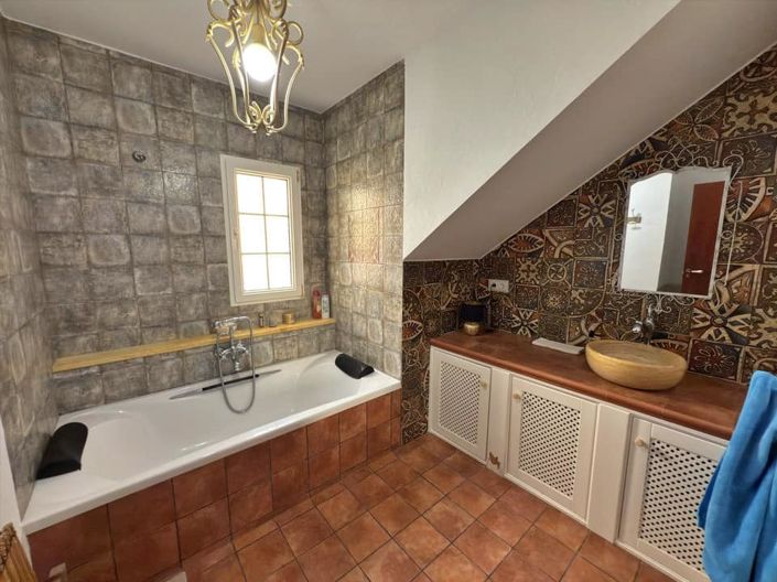 Image No.17-4 Bed Villa for sale