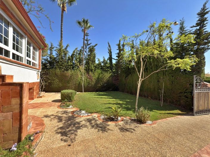 Image No.2-4 Bed Villa for sale