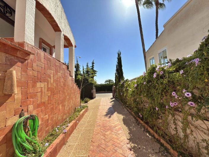 Image No.3-4 Bed Villa for sale