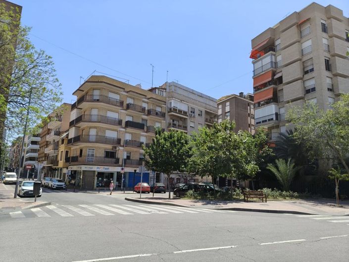 Image No.1-4 Bed Apartment for sale