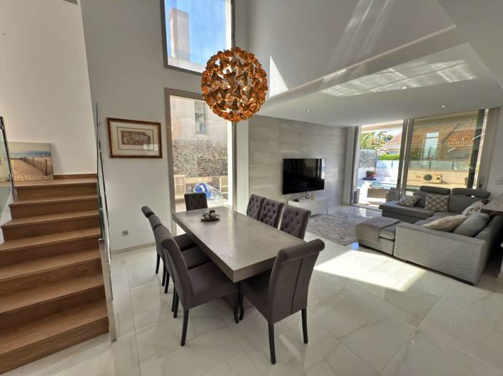 Image No.15-5 Bed Villa for sale