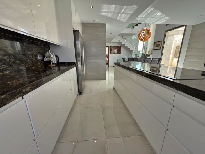 Image No.19-5 Bed Villa for sale