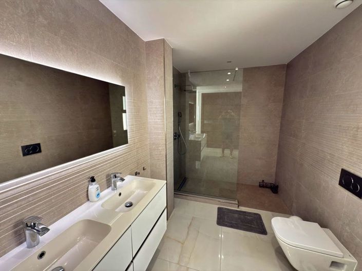 Image No.25-5 Bed Villa for sale