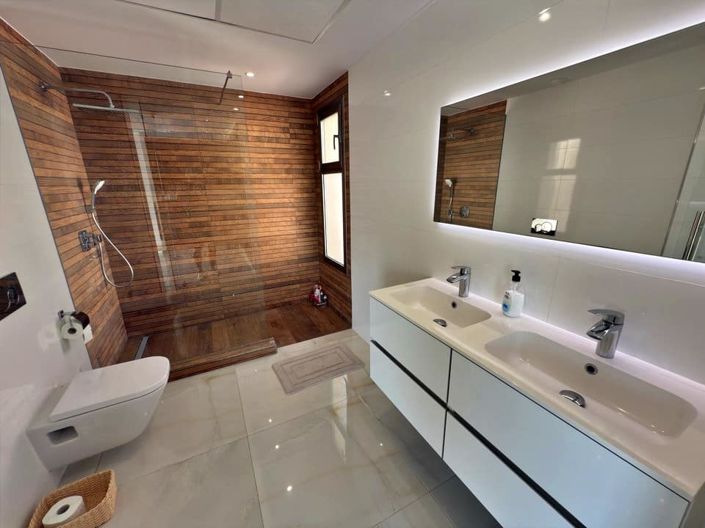 Image No.32-5 Bed Villa for sale