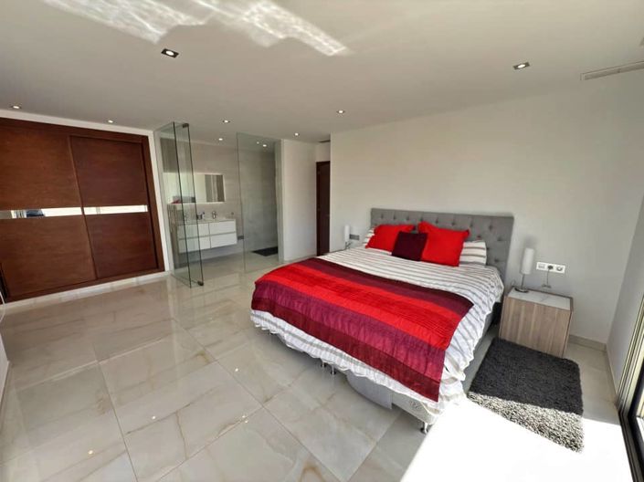 Image No.33-5 Bed Villa for sale