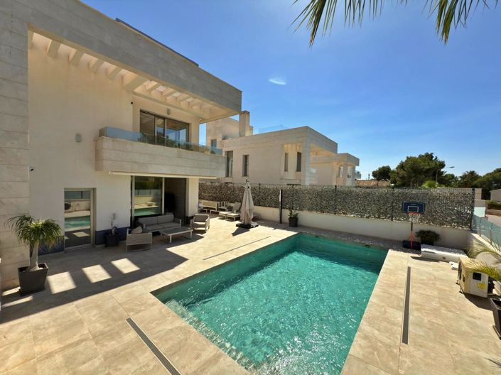 Image No.8-5 Bed Villa for sale