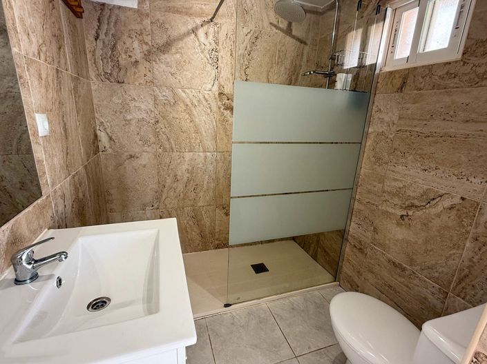 Image No.13-4 Bed Property for sale