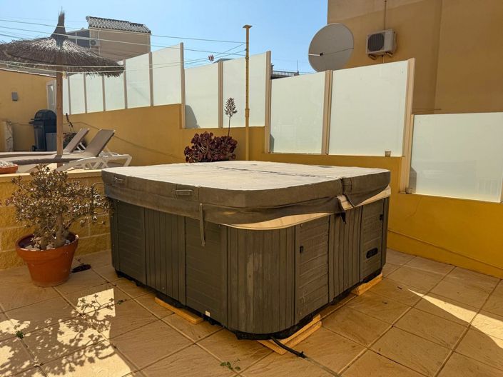 Image No.19-4 Bed Property for sale