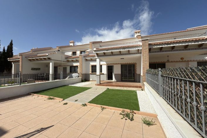 Image No.1-3 Bed Townhouse for sale