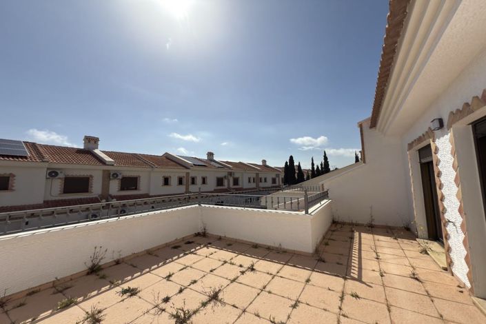 Image No.20-3 Bed Townhouse for sale