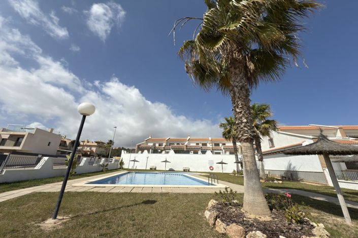 Image No.25-3 Bed Townhouse for sale