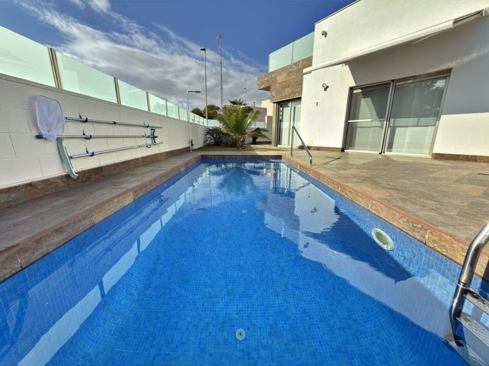 Image No.3-3 Bed Villa for sale