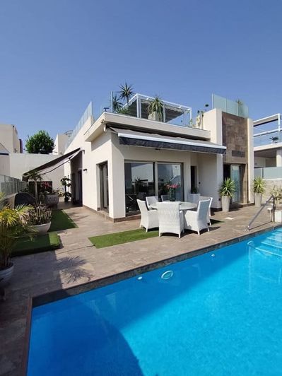 Image No.1-4 Bed Villa for sale