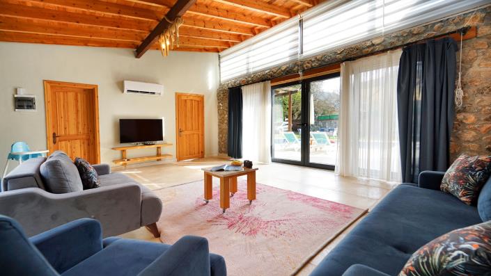 Image No.5-9 Bed Villa for sale