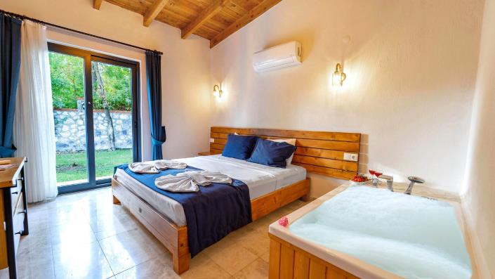 Image No.15-9 Bed Villa for sale