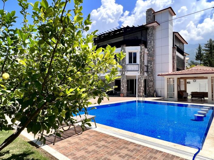 Image No.3-8 Bed Villa for sale