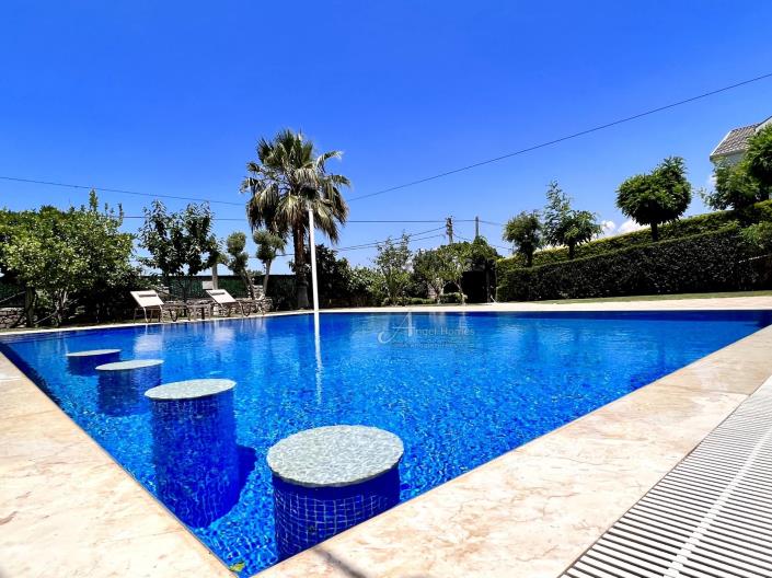 Image No.4-8 Bed Villa for sale