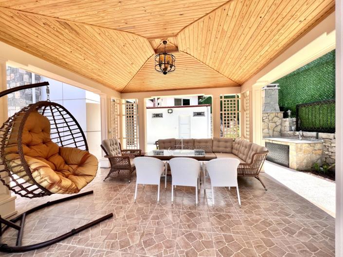 Image No.12-8 Bed Villa for sale