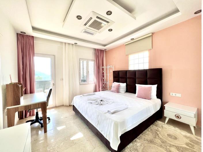 Image No.28-8 Bed Villa for sale